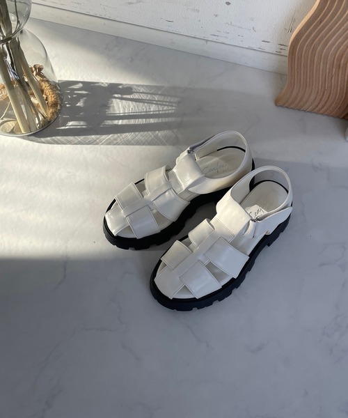 AS KNOW AS plus(アズノゥアズプラス)の「トラックソール グルカサンダル(サンダル・レディース・アイボリー/ブラック/グリーン/シルバー・M/L)」の2枚目の写真