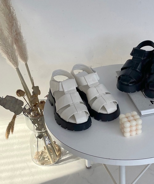 AS KNOW AS plus(アズノゥアズプラス)の「トラックソール グルカサンダル(サンダル・レディース・アイボリー/ブラック/グリーン/シルバー・M/L)」の9枚目の写真