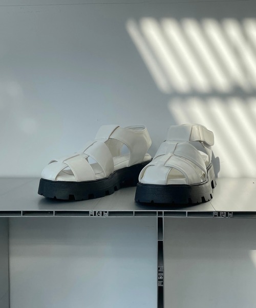 AS KNOW AS plus(アズノゥアズプラス)の「トラックソール グルカサンダル(サンダル・レディース・アイボリー/ブラック/グリーン/シルバー・M/L)」の13枚目の写真