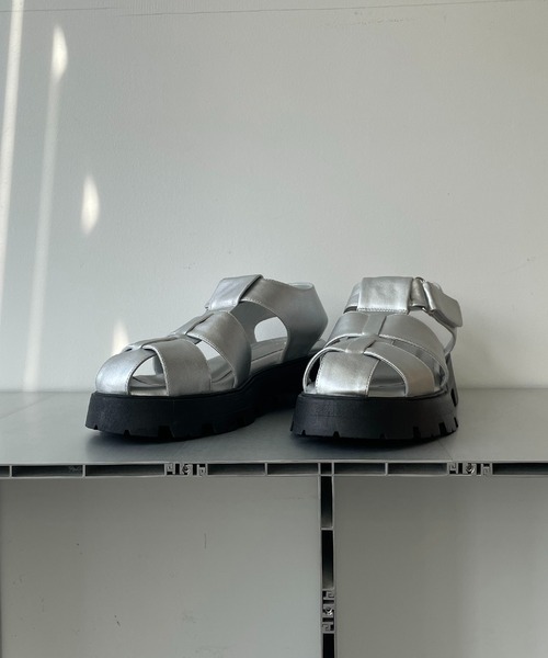 AS KNOW AS plus(アズノゥアズプラス)の「トラックソール グルカサンダル(サンダル・レディース・アイボリー/ブラック/グリーン/シルバー・M/L)」の14枚目の写真