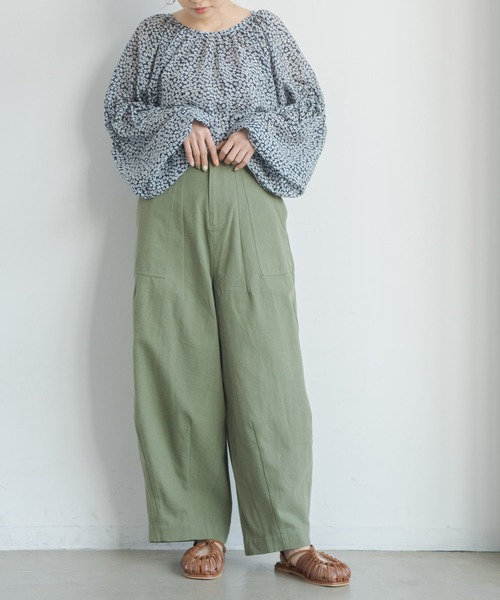 Crisp(クリスプ)の「ビッグシルエットミリタリーパンツ(カーゴパンツ・レディース・カーキ/アイボリー・FREE)」の4枚目の写真