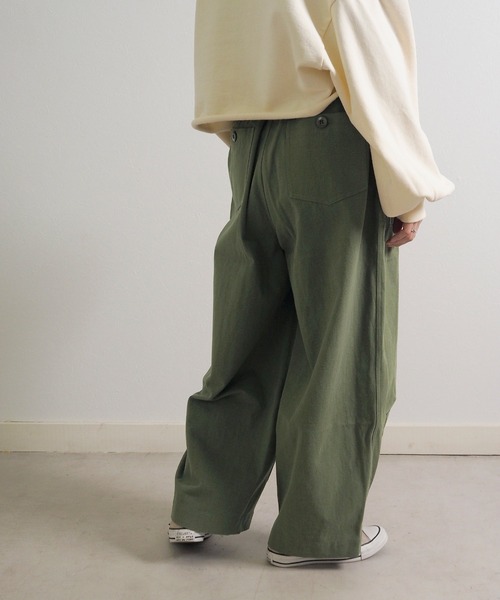 Crisp(クリスプ)の「ビッグシルエットミリタリーパンツ(カーゴパンツ・レディース・カーキ/アイボリー・FREE)」の13枚目の写真