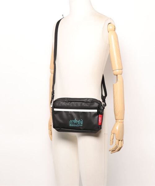Manhattan Portage(マンハッタンポーテージ)の「【Manhattan Portage/マンハッタンポーテージ】 NAUGHTIAM別注 ミニショルダーバッグ(ショルダーバッグ・レディース・ブラック・FREE)」の4枚目の写真