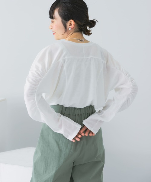 KBF（ケイビーエフ）の「ギャザーボリュームスリーブカットソー（Tシャツ/カットソー・レディース・オフホワイト/イエロー系その他/ブラック・ONE）」の8枚目の写真