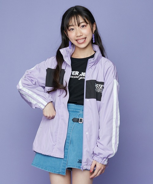 SISTER JENNI(SISTER JENNI)の「フード収納ウィンドブレーカー(ナイロンジャケット・キッズ・ブラック/ベージュ/ラベンダー・130cm/140cm/150cm/160cm)」の3枚目の写真