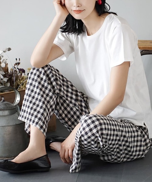 zootie（ズーティー）の「【汗が染みない！シンプルTシャツ】 汗しみない Tシャツ［スタンダード］ 汗染み防止 汗ジミ防止（Tシャツ/カットソー・レディース・ラベンダー/オレンジ系その他2/オフホワイト/グレイッシュブルー/ネイビー/グレイッシュベージュ/ブラック/モカ/ライトカーキ/ライトブルー/杢グレー/ダークグリーン/パープル系その他/ダークブラウン/アイボリー/ブルー系その他2/レッド系その他/ミント/イエロー系その他・L/LL/3L/M）」の2枚目の写真