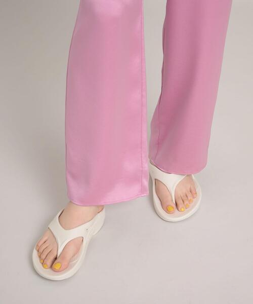 OOFOS(ウーフォス)の「<OOFOS(ウーフォス)>Ooriginal(サンダル・レディース・ワインレッド/ナチュラル/ライラック・8/7/6)」の13枚目の写真