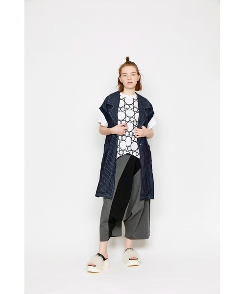 gomme（ゴム）の「6ozデニム　ノースリーブジャケット（その他アウター・レディース・インディゴブルー/ブラック・MEDIUM）」の5枚目の写真