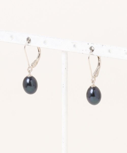 MUSES(ミューズ)の「/MUSES/オーバル淡水パールピアス 8~10mmパール(ピアス(両耳用)・レディース・ラベンダー/ブラック/ホワイト/ピンク・FREE)」の3枚目の写真