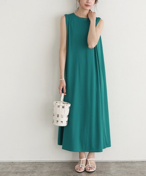 Pierrot（ピエロ）の「タックスリーブロングワンピース（ワンピース・レディース・ピンク/ブルー/グレイッシュベージュ/ブラック/ネイビー/グリーン/モカ/イエロー/ミント/レッド・L/M/PM/PS/PL）」の5枚目の写真