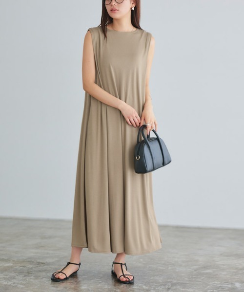 Pierrot（ピエロ）の「タックスリーブロングワンピース（ワンピース・レディース・ピンク/ブルー/グレイッシュベージュ/ブラック/ネイビー/グリーン/モカ/イエロー/ミント/レッド・L/M/PM/PS/PL）」の3枚目の写真