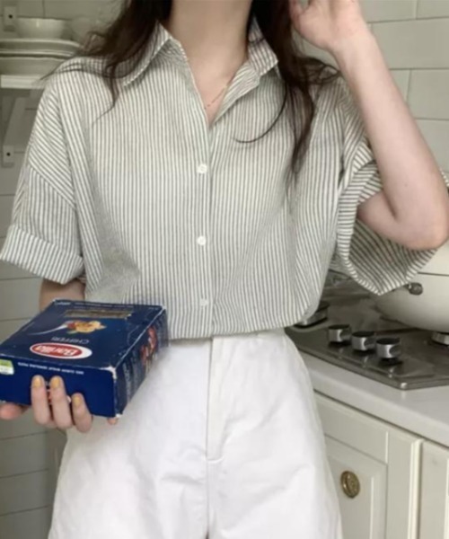 CLEA（クレア）の「ストライプカラー半袖シャツ（シャツ/ブラウス・レディース・ピンク/イエロー/ブルー/グリーン・FREE）」の2枚目の写真