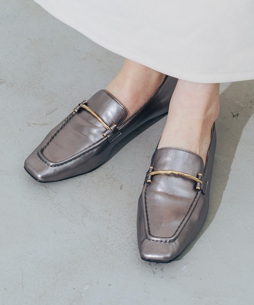 EVOL（イーボル）の「驚きの柔らかさで軽量【EVOL】スクエアソフトローファー IT9913（ローファー・レディース・ブラック/ブラック系その他/モカ/ダークベージュ/ブラウン系その他/アイボリー/ベージュ/シルバー/シルバーグレー・24.0cm/22.5cm/24.5cm/23.5cm/25.0cm/23.0cm/22.0cm）」の4枚目の写真