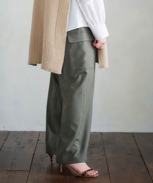 le.coeur blanc(ルクールブラン)の「ナチュラリーカーゴパンツ(カーゴパンツ・レディース・カーキオリーブ/オフホワイト・36/38)」の2枚目の写真