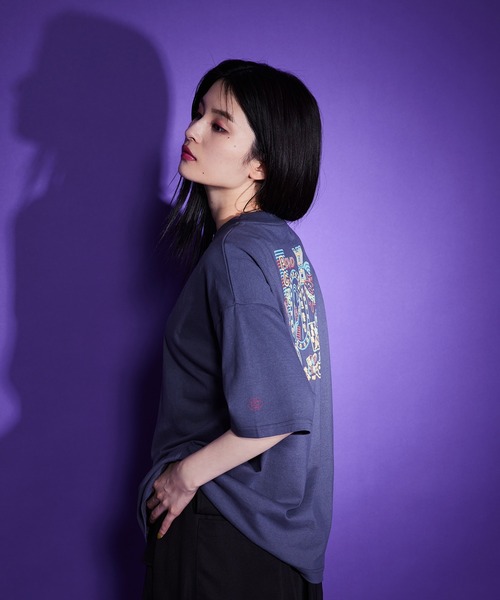 JUNRED(ジュンレッド)の「はらわたちゅん子プリントTシャツ(Tシャツ/カットソー・メンズ・グレー/ライトグレー/グレー系その他/チャコールグレー・M/L/S)」の2枚目の写真