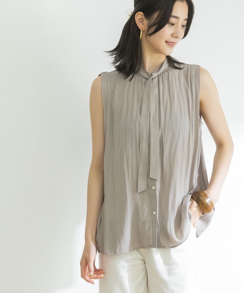 URBAN RESEARCH(アーバンリサーチ)の「割繊ボウタイブラウス(シャツ/ブラウス・レディース・ベージュ/オフホワイト/ブラック系その他・FREE)」の1枚目の写真