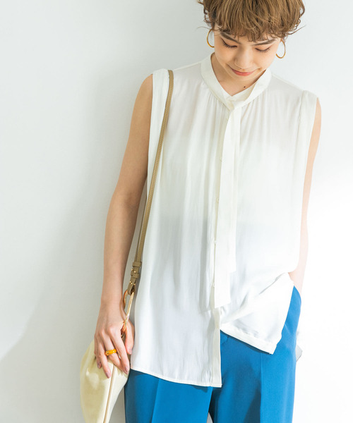 URBAN RESEARCH(アーバンリサーチ)の「割繊ボウタイブラウス(シャツ/ブラウス・レディース・ベージュ/オフホワイト/ブラック系その他・FREE)」の2枚目の写真