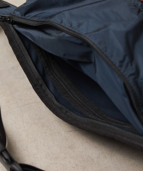 MAKAVELIC（マキャベリック）の「【MAKAVELIC】RICO SUPER LIGHT WAIST BAG（ボディバッグ/ウエストポーチ・メンズ・ブラック/ベージュ/ネイビー・FREE）」の7枚目の写真