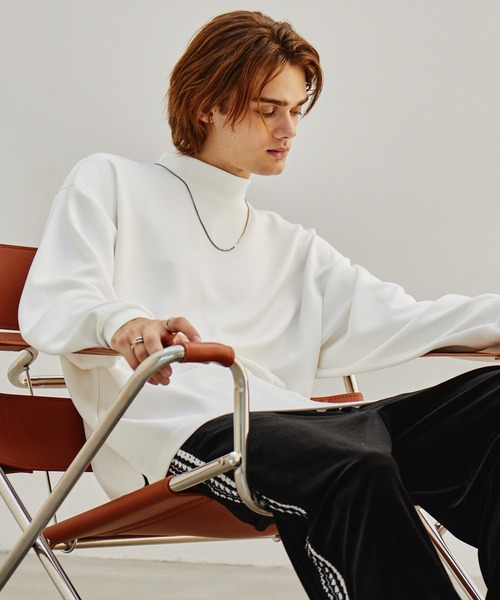 EMMA CLOTHES(エマクローズ)の「ドレープポンチ モックネックサイドスリット ルーズベーシックL/Sカットソー EMMA CLOTHES(Tシャツ/カットソー・メンズ・ダークオレンジ/チャコール/ホワイト/ブラック/ブルー・M/L)」の6枚目の写真