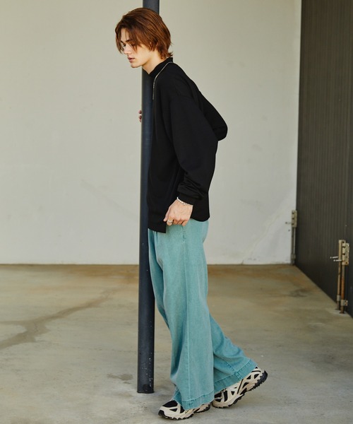 EMMA CLOTHES(エマクローズ)の「ドレープポンチ モックネックサイドスリット ルーズベーシックL/Sカットソー EMMA CLOTHES(Tシャツ/カットソー・メンズ・ダークオレンジ/チャコール/ホワイト/ブラック/ブルー・M/L)」の21枚目の写真