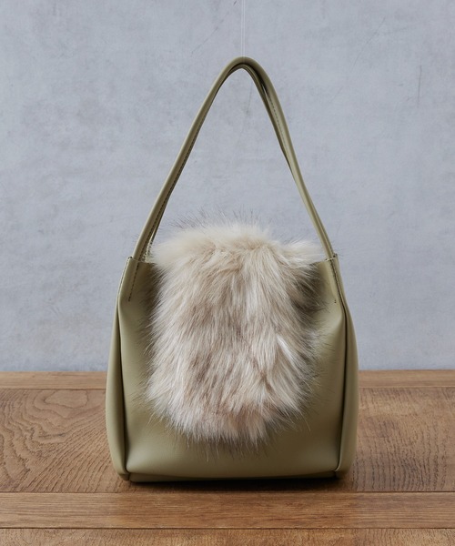 cache cache（カシュ カシュ）の「cache cache ファー取り外しバッグ ポーチ付き（トートバッグ・レディース・ブラック/ブラウン/グリーン・フリー）」の3枚目の写真