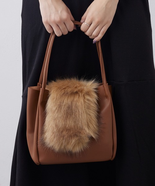 cache cache（カシュ カシュ）の「cache cache ファー取り外しバッグ ポーチ付き（トートバッグ・レディース・ブラック/ブラウン/グリーン・フリー）」の4枚目の写真