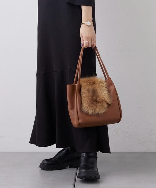 cache cache（カシュ カシュ）の「cache cache ファー取り外しバッグ ポーチ付き（トートバッグ・レディース・ブラック/ブラウン/グリーン・フリー）」の7枚目の写真