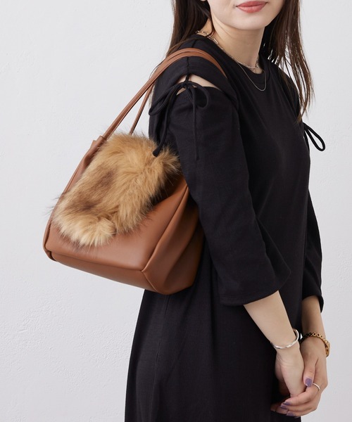 cache cache（カシュ カシュ）の「cache cache ファー取り外しバッグ ポーチ付き（トートバッグ・レディース・ブラック/ブラウン/グリーン・フリー）」の9枚目の写真