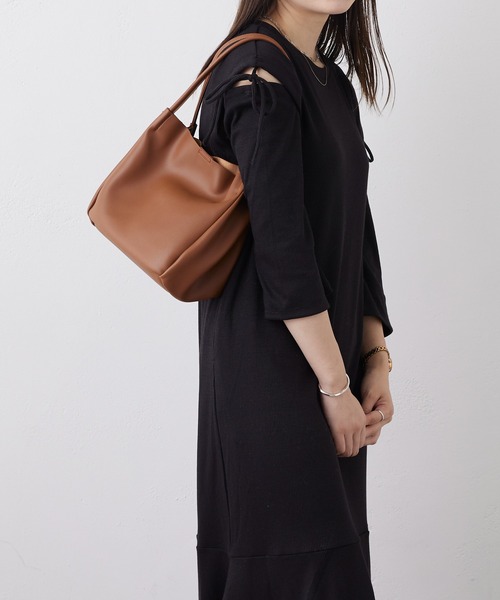 cache cache（カシュ カシュ）の「cache cache ファー取り外しバッグ ポーチ付き（トートバッグ・レディース・ブラック/ブラウン/グリーン・フリー）」の13枚目の写真