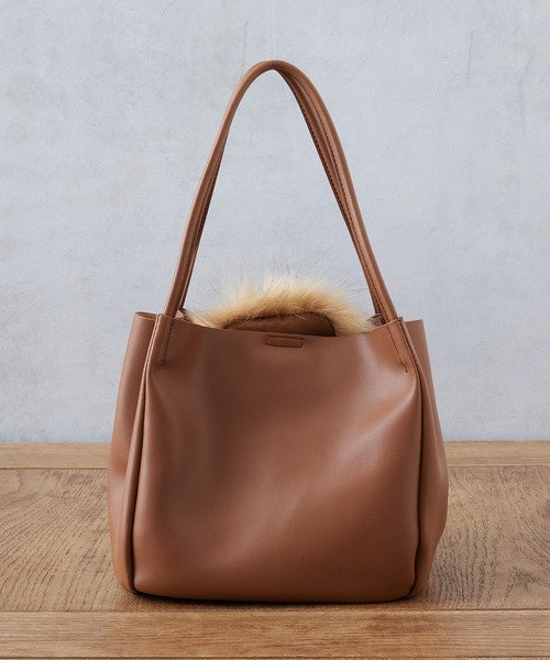 cache cache（カシュ カシュ）の「cache cache ファー取り外しバッグ ポーチ付き（トートバッグ・レディース・ブラック/ブラウン/グリーン・フリー）」の17枚目の写真