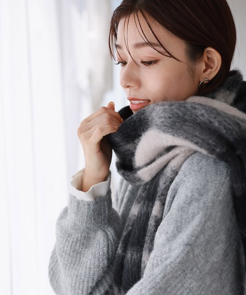 Pierrot（ピエロ）の「ふんわりフェイクウール柄アソートマフラー（マフラー・レディース・イエロー/ブルー/グリーン/ブラウン/グレー/ブラック/ブルー系その他・FREE）」の3枚目の写真