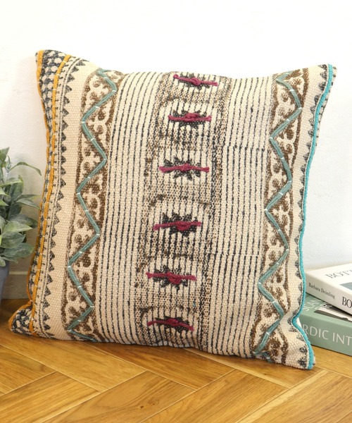 emesuelee（エメスーリー）の「アンティーククッションカバー