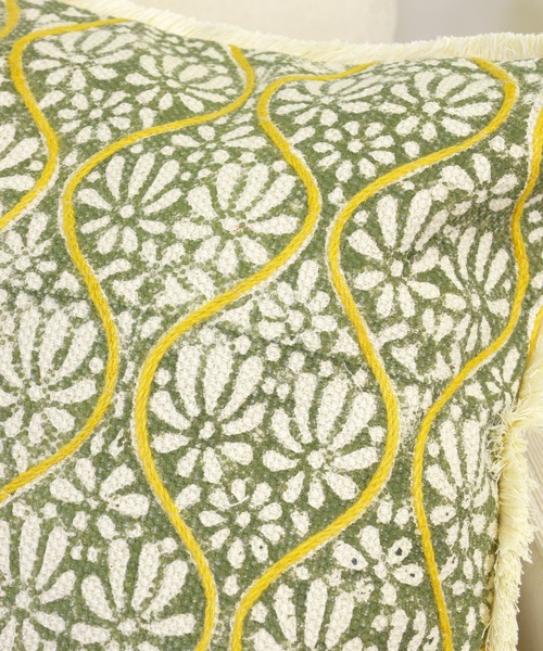 emesuelee（エメスーリー）の「アンティーククッションカバー