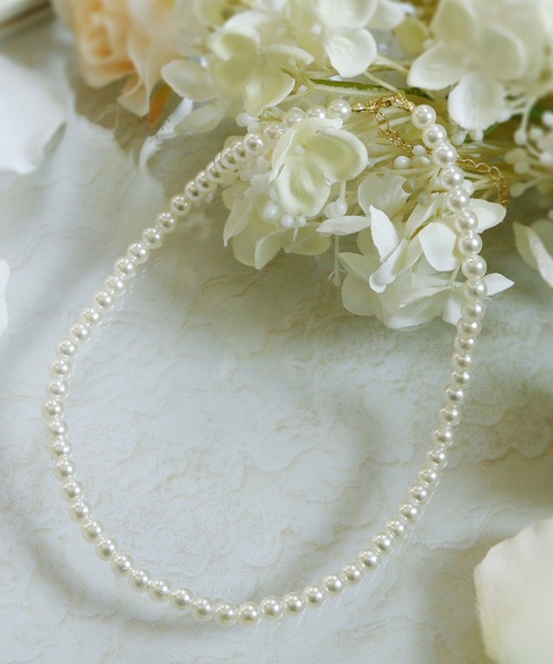 Catherine Cottage(キャサリンコテージ)の「6mmパールビーズネックレス(ネックレス・キッズ・ホワイト・FREE)」の3枚目の写真