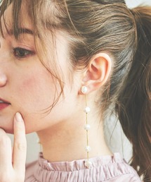Noela（ノエラ）の「ランダムパールスウィングピアス（ピアス（両耳用））」
