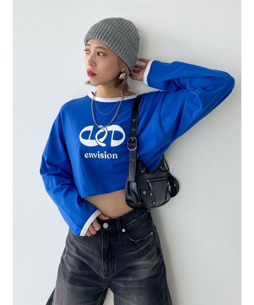 EMODA(エモダ)の「ショートマークロゴロングTシャツ(Tシャツ/カットソー・レディース・グリーン/ホワイト/ブラック/ブルー・FREE)」の6枚目の写真