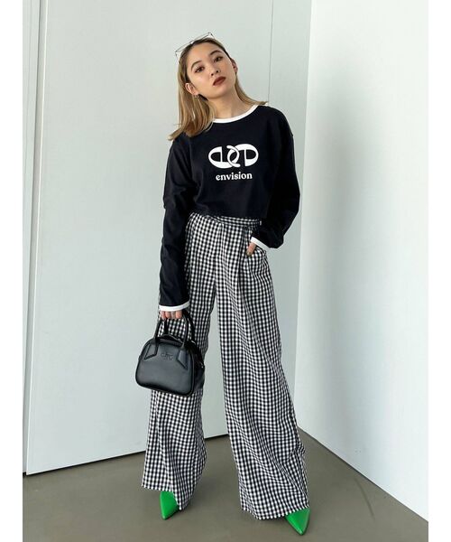 EMODA(エモダ)の「ショートマークロゴロングTシャツ(Tシャツ/カットソー・レディース・グリーン/ホワイト/ブラック/ブルー・FREE)」の7枚目の写真