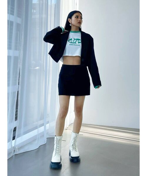 EMODA(エモダ)の「ショートマークロゴロングTシャツ(Tシャツ/カットソー・レディース・グリーン/ホワイト/ブラック/ブルー・FREE)」の17枚目の写真