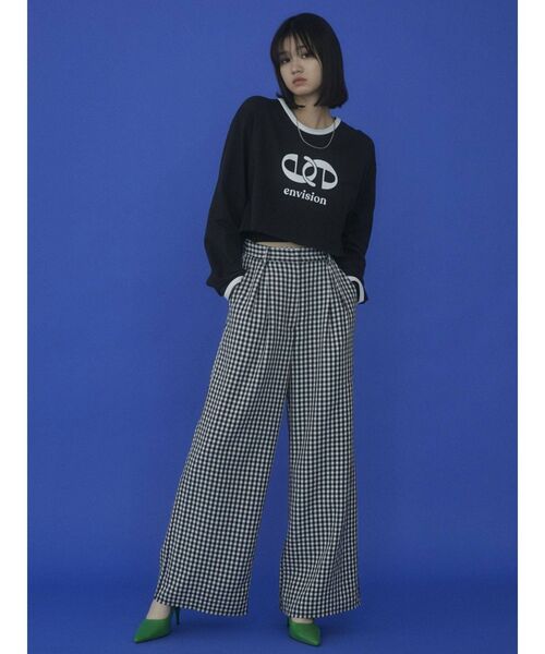 EMODA(エモダ)の「ショートマークロゴロングTシャツ(Tシャツ/カットソー・レディース・グリーン/ホワイト/ブラック/ブルー・FREE)」の19枚目の写真