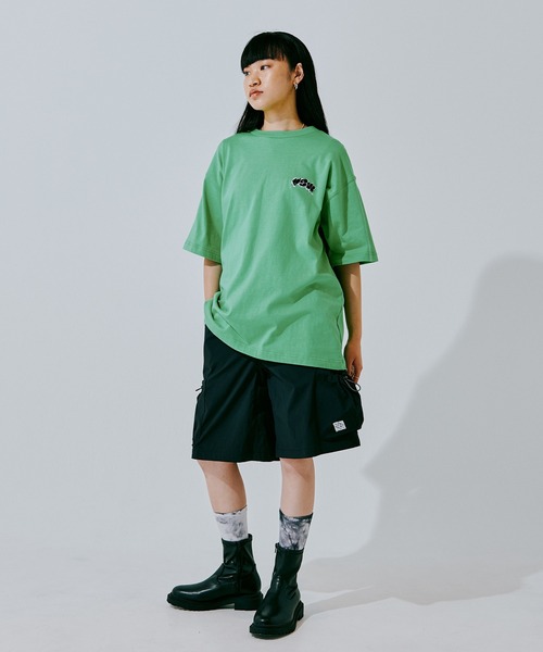 VISION STREET WEAR(ヴィジョンストリートウェア)の「【VISION STREET WEAR】グラフィック刺繍Tシャツ(Tシャツ/カットソー・レディース・ホワイト系3/ブラック系2/ブラック系4/ホワイト系1/ホワイト系2/ピンク/ホワイト系4/ブラック系1/ブラック系3/グリーン・MEDIUM/LARGE/X-LARGE)」の11枚目の写真