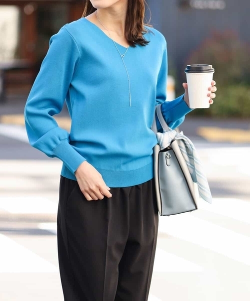 a.v.v（アーヴェヴェ）の「【洗濯機で洗える/UVカット】Vネックパフスリーブニット（ニット/セーター・レディース・アイボリー/ブラック/ブルー/ライトグレー/ライトグリーン/ピンク/ミント・36/38/40/34/42）」の6枚目の写真