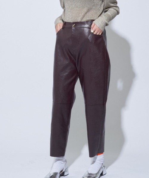 Solace(ソレイス)の「エコレザーテーパードパンツ(その他パンツ・レディース・ブラック/ブラウン・M/L)」の4枚目の写真