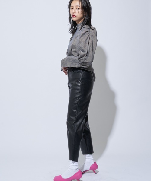 Solace(ソレイス)の「エコレザーテーパードパンツ(その他パンツ・レディース・ブラック/ブラウン・M/L)」の20枚目の写真