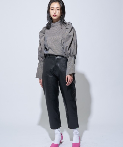 Solace(ソレイス)の「エコレザーテーパードパンツ(その他パンツ・レディース・ブラック/ブラウン・M/L)」の14枚目の写真