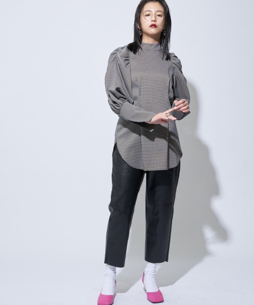 Solace(ソレイス)の「エコレザーテーパードパンツ(その他パンツ・レディース・ブラック/ブラウン・M/L)」の3枚目の写真