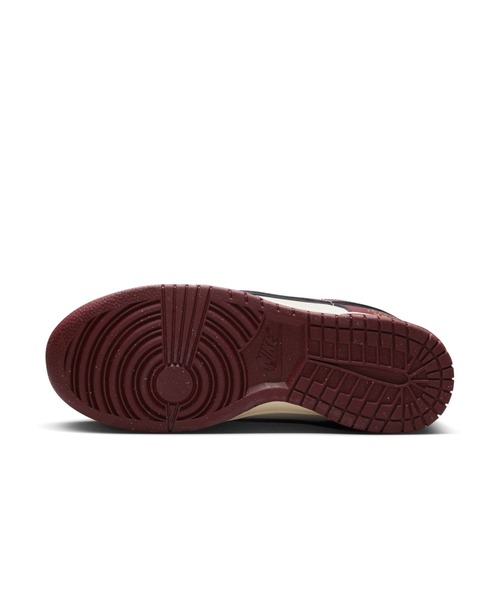 NIKE(ナイキ)の「ナイキ ダンク LOW SE ウィメンズシューズ / Nike Dunk Low SE Women's Shoes<22.5-29cm 展開>(スニーカー・レディース・クリーム・23/24/25/26/27/28/22/29/28.5/25.5/26.5/27.5/22.5/24.5/23.5)」の6枚目の写真