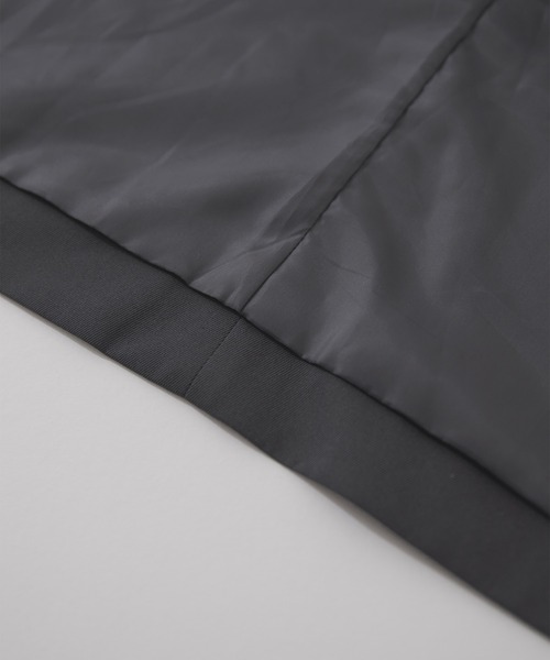 cussil（クシル）の「【cussil/クシル】ドレスツイル 2wayハイネックワイドスリーブジャケット（ブルゾン・メンズ・チャコールグレー/ブラック・M/L/S）」の10枚目の写真