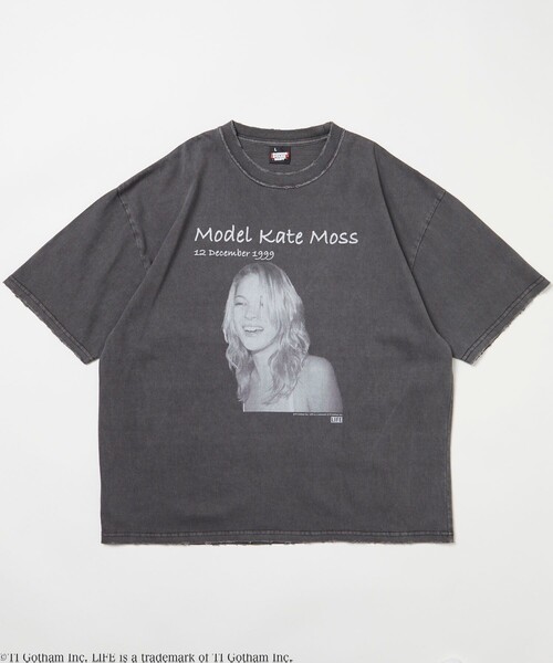 LIFE(ライフ)の「LIFE/ライフ 別注 ケイト・モス コラボフォト Tシャツ/SP LIFE Kate Moss Dot Tee(Tシャツ/カットソー・メンズ・オフホワイト/グレー・MEDIUM/LARGE)」の4枚目の写真