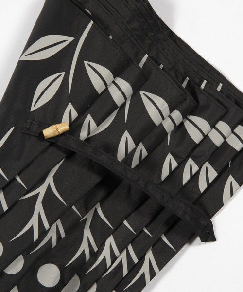 LEPSIM（レプシィム）の「晴雨兼用/長傘[柄]　178394（長傘・レディース・ブルー/ブラック/ベージュ・ONE SIZE）」の8枚目の写真