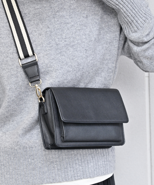 B.C STOCK（ベーセーストック）の「《追加》ラインテープショルダー（ショルダーバッグ・レディース・ブラック/アイボリー/シルバー/ネイビー・FREE）」の10枚目の写真